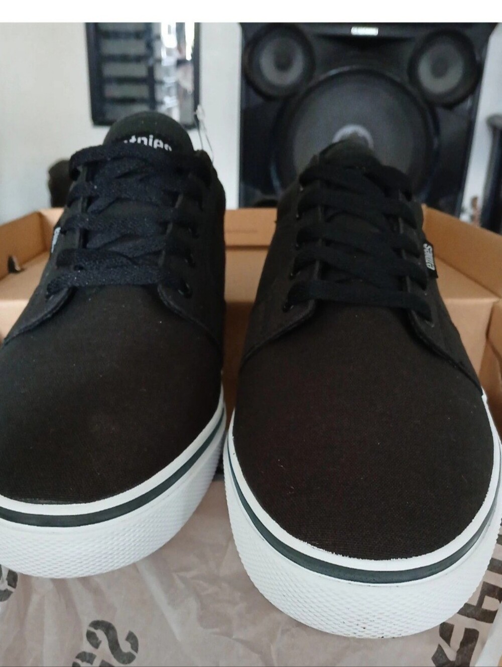 Etnies Men's Black Canvas Low-Top Sneakers Size 10.5 brand New In Box